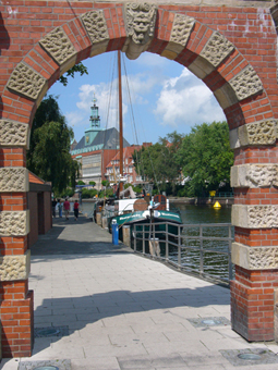 Hafen von Emden_.jpg